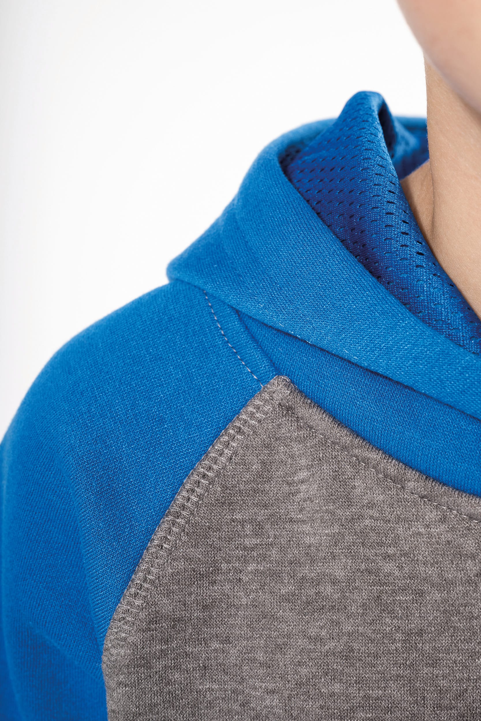 Sudadera bicolor con capucha
