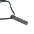 Colgante lingote fino negro texto